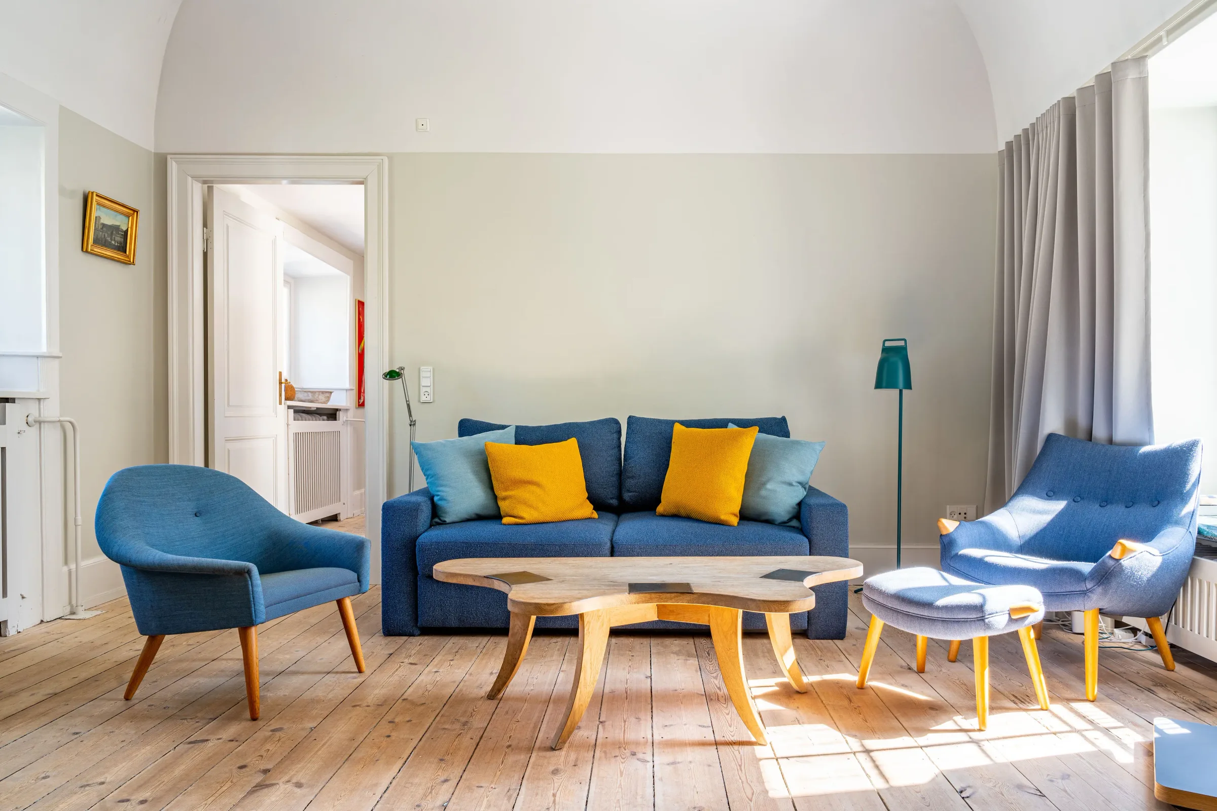 Living room with blue seating beneath a vaulted baroque ceiling — Holsteins Palace, central Copenhagen